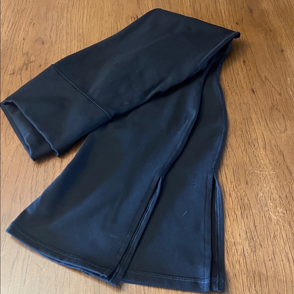 Fabletics flare bottom - Picture 2 of 2